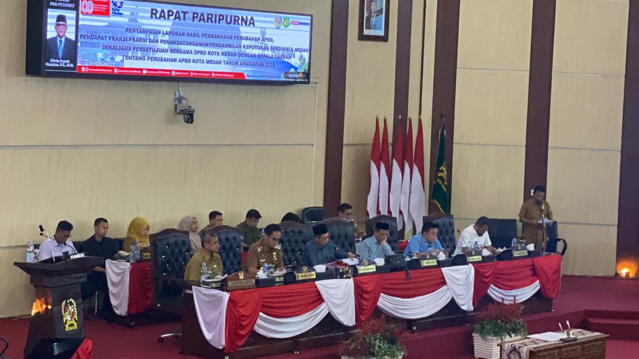 Ketua DPRD Kota Medan Pimpin Rapat Paripurna, TKN Kompas Nusantara Orasi Gedung DPRD Maraknya Bangunan Menyalahi PBG