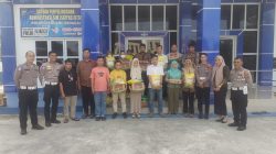 Satlantas Polres Sergai Gelar Jumat Barokah Serta dengan memberikan Sembako kepada PHL Sat Lantas
