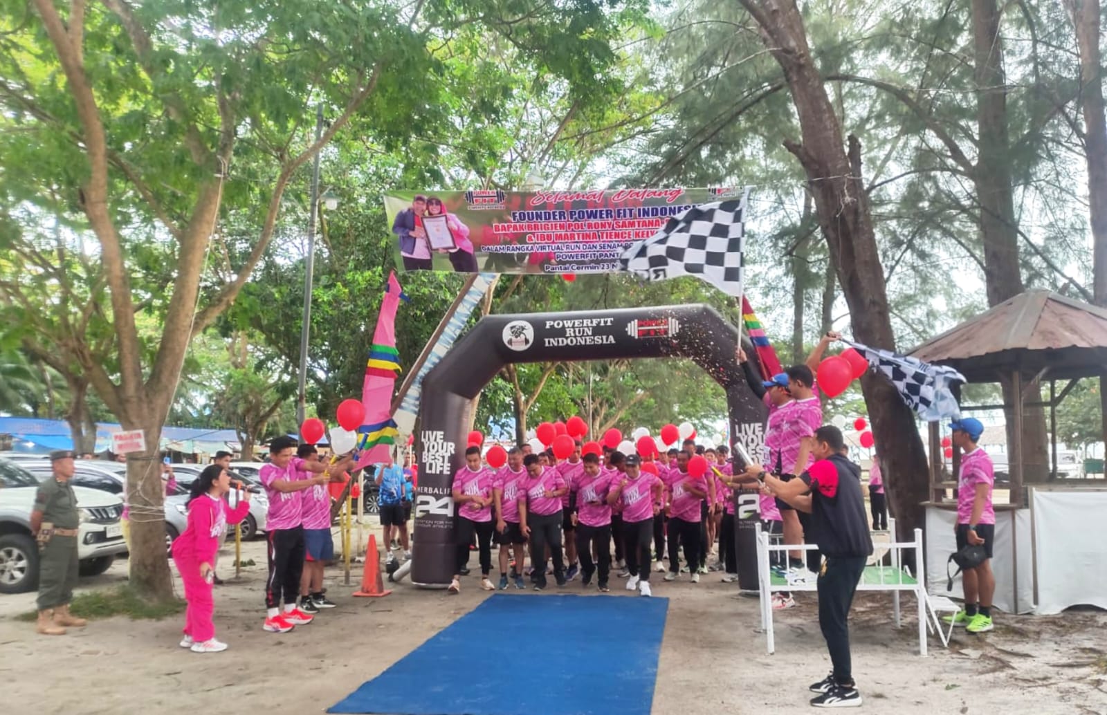 Ratusan Peserta Ramaikan Virtual Run Dan Powerfit Dalam rangka Hari Ibu di Pantai Cermin Ingah seafood.