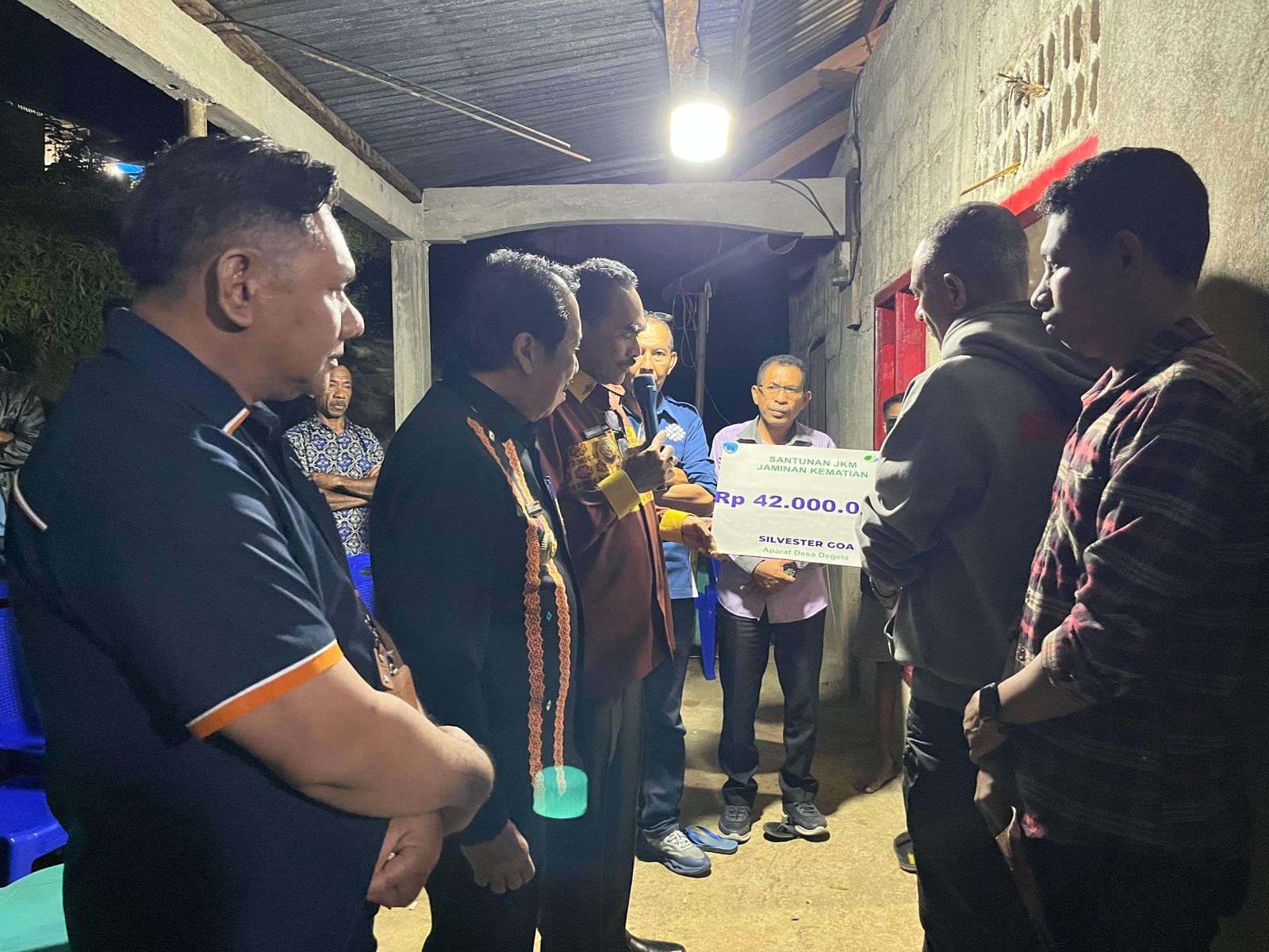 Bersama BPJS Ketenagakerjaan, Pemda Nagekeo Serahkan Santunan Kepada Ahli Waris